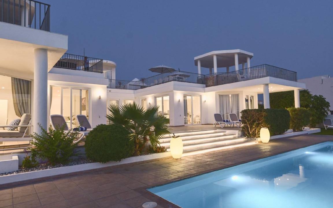 Adeje House | 400 m² House ∙ 8 bedrooms ∙ 16 guests