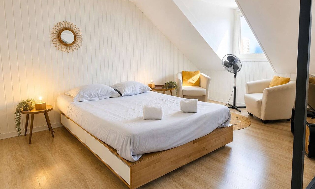 Quartier Hyper-Centre Apartment | Adèle – Cozy et fully equipped studio 2 guests Hyper center Grenoble Tram within.