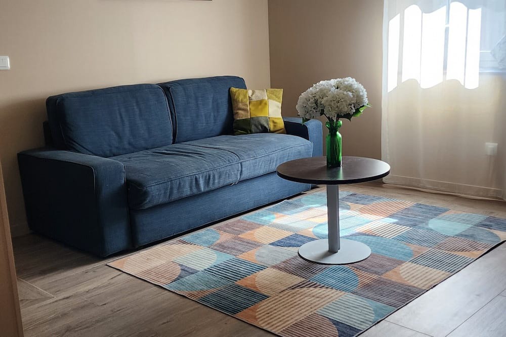Les Abrets en Dauphine Apartment | Apartment 'La Maison Du Tisserand Pa' with Wi-Fi and Air Conditioning