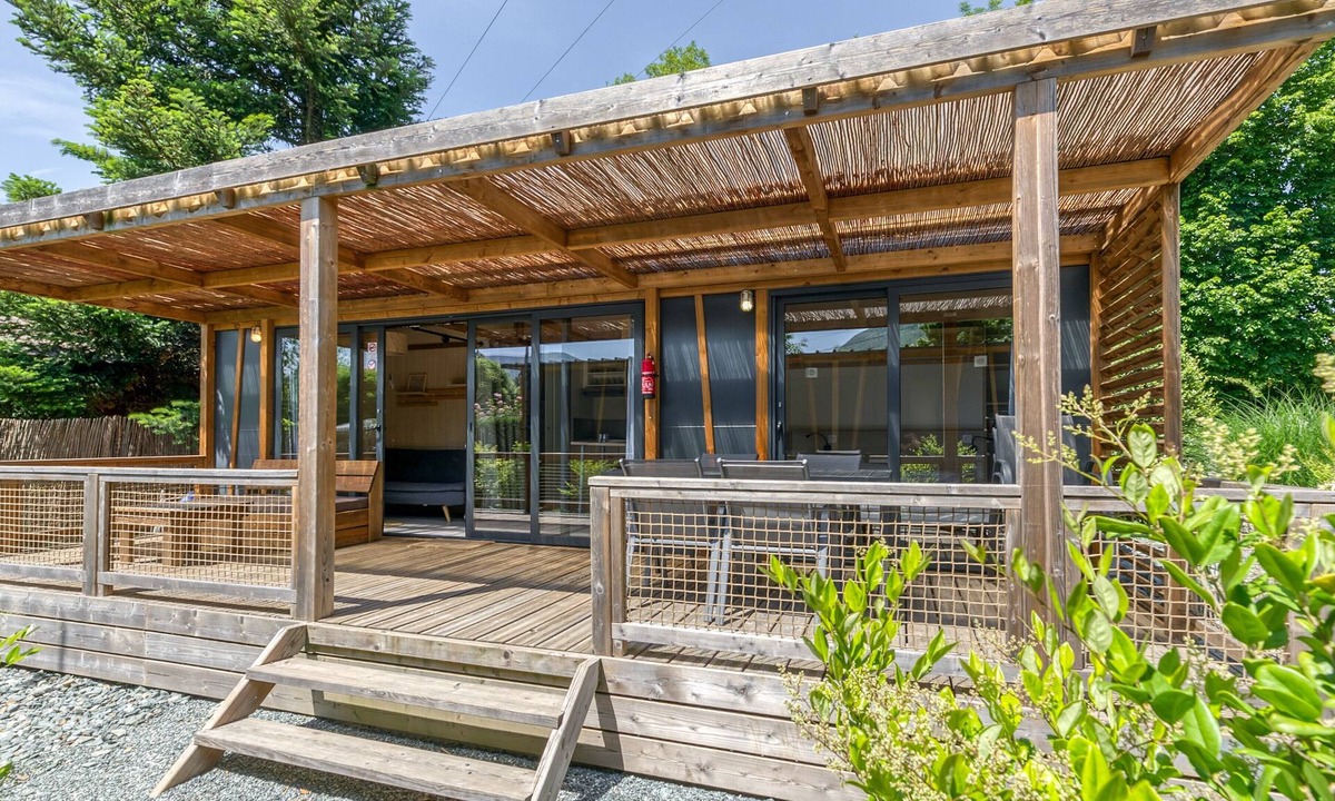 Vaulnaveys-le-Bas RV Rental | Apartment 'Columbia 43B' with Mountain View, Wi-Fi and Air Conditioning