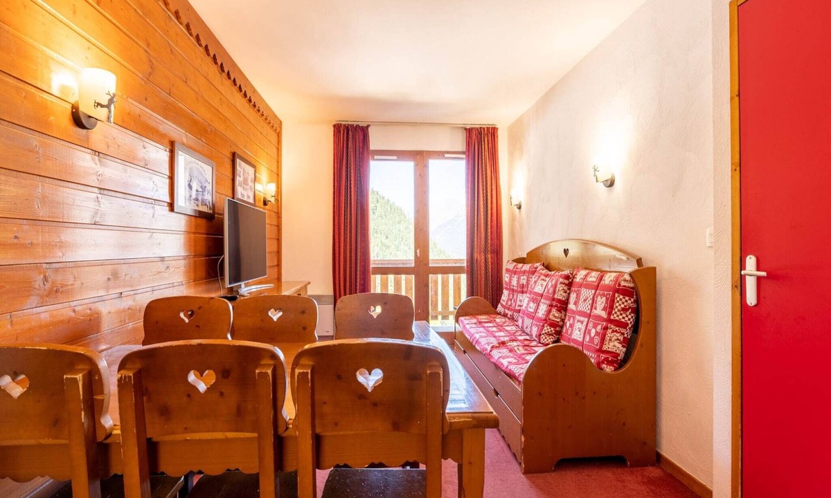 Valfrejus Apartment | Apartment in Modane with Ski Slope Access