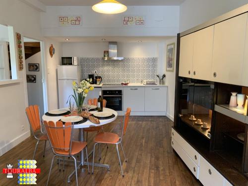 Aubeterre-sur-Dronne Apartment | Barque Fleurie Maison Retro avec Jardin et Parking au coeur d'Aubeterre-sur-Dronne
