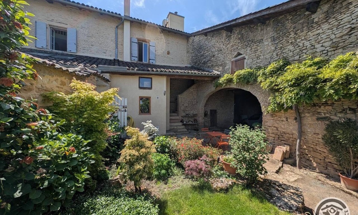 Les Echets House | Bird Paradise