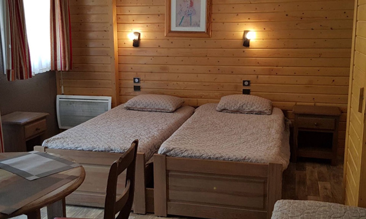 Brides-les-Bains Apartment | Central Studio with Parking and Wifi in Brides-les-Bains
