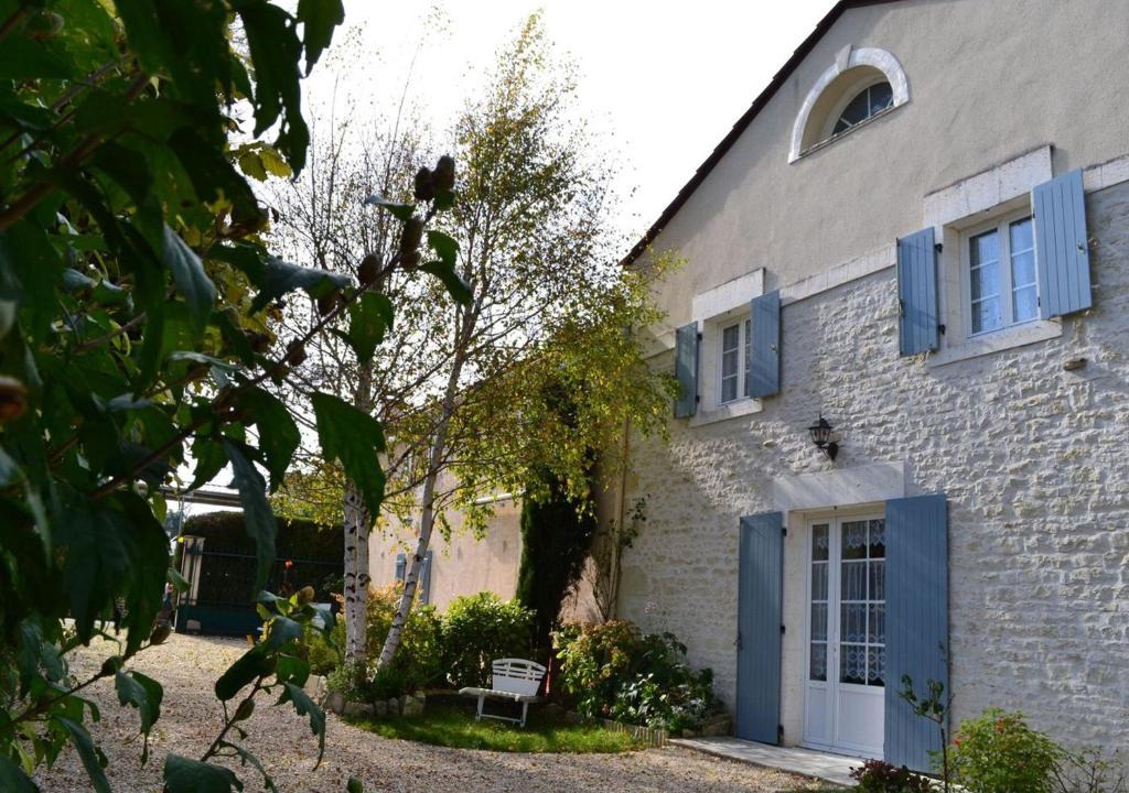 Saint-Genis-d'Hiersac House | Charmant gîte au bord de la rivière avec jardin et wifi - FR-1-653-162