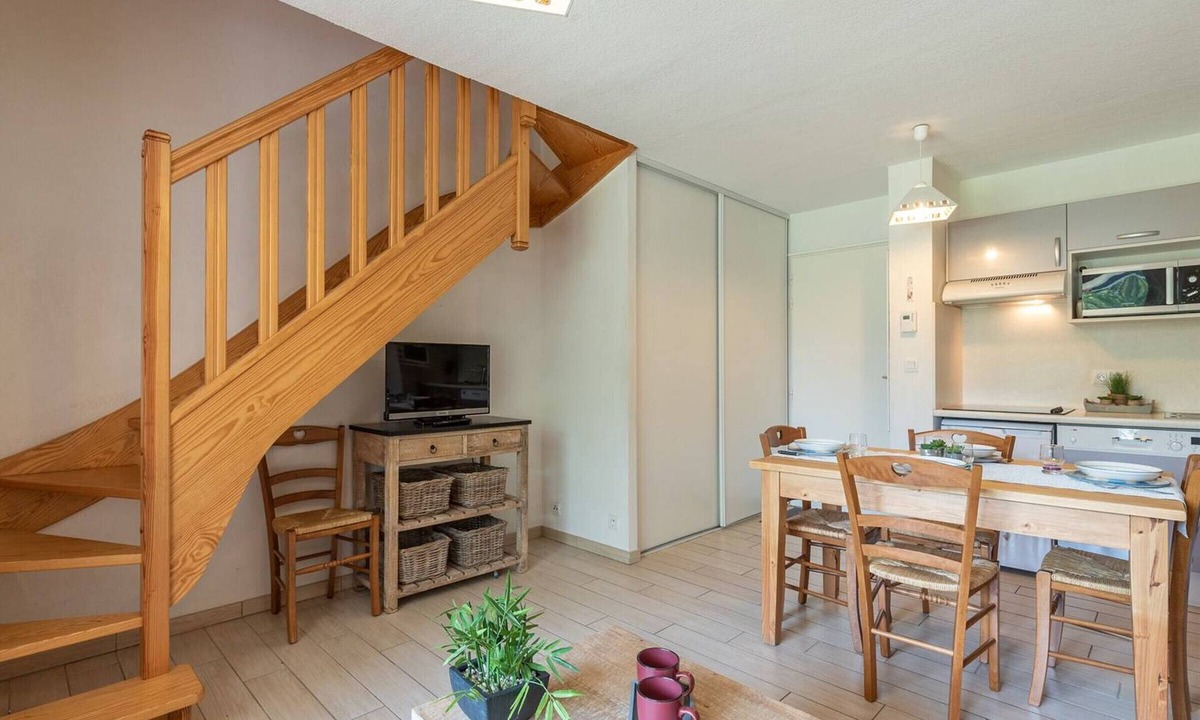 Bourisp Apartment | Charming Duplex for 6 with Parking in Bourisp