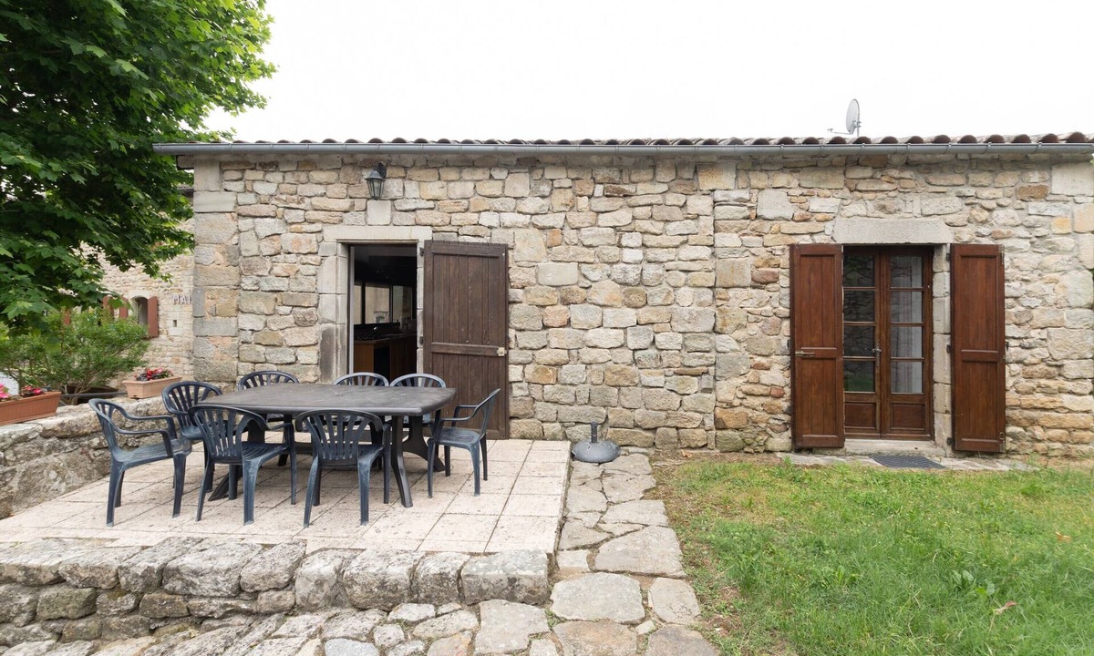 Chambonas House | Charming 'Les Sources Gîte La Grange' House with Shared Pool and Private Terrace