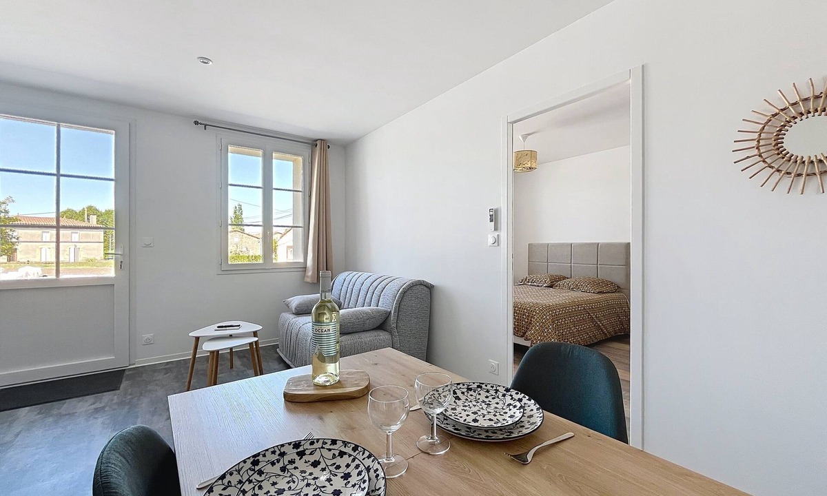 Anglade Apartment | Comfortable 1bedroom apartment 10 minutes from Blaye! Ideal for workers and travellers