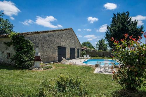 Saint-Aubin-de-Cadelech House | Detached rural Barn with private pool