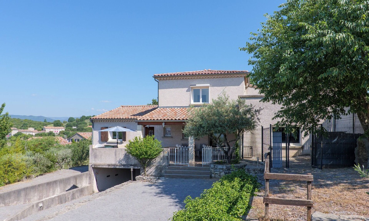 Joyeuse House | Gîte Barbouillet – Village of Cottages