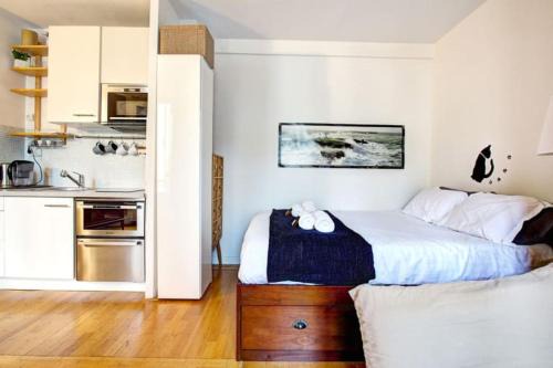 Epinettes Apartment | GuestReady - Rustic Studio in the 17th District