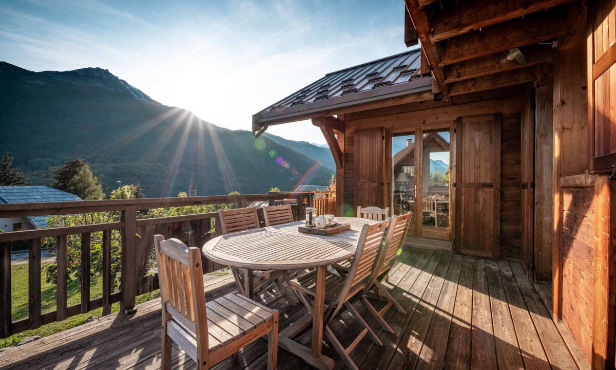 Saint-Chaffrey Ski Chalet | Large traditional alpine Chalet close to slopes with fantastic views