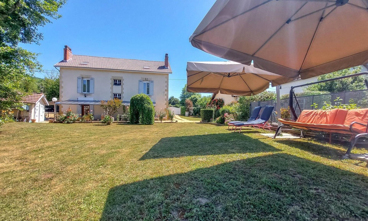 Couze-et-Saint-Front House | Maison avec piscine et rivière