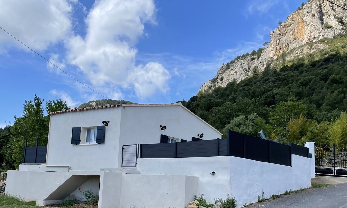 Le Revest-les-Eaux House | Maison Avec Jardin Entre Terre et mer