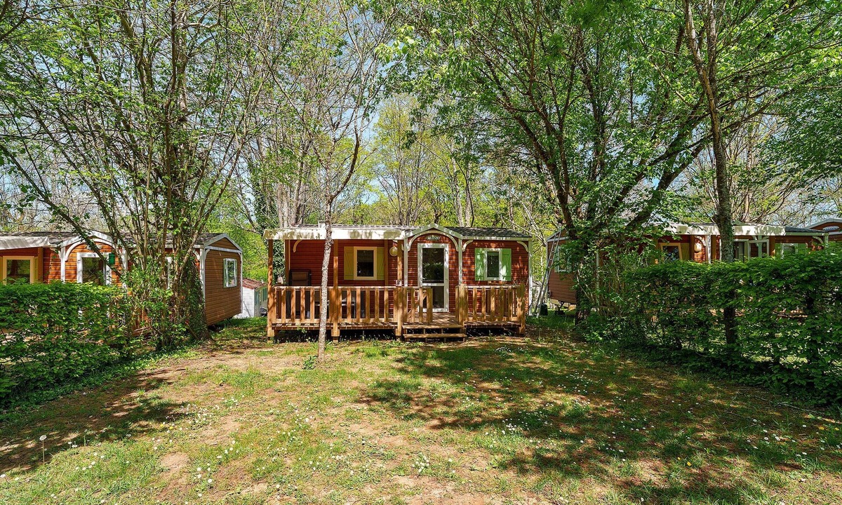 Saint-Martial-de-Nabirat House | Mobile Home for 4 with Shared Pool, Wi-Fi, Air Conditioning – Périgord Noir