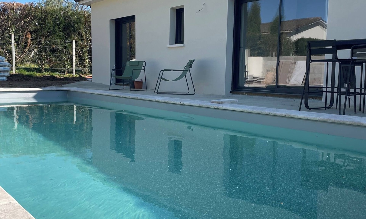 Creysse House | Modern house with pool
