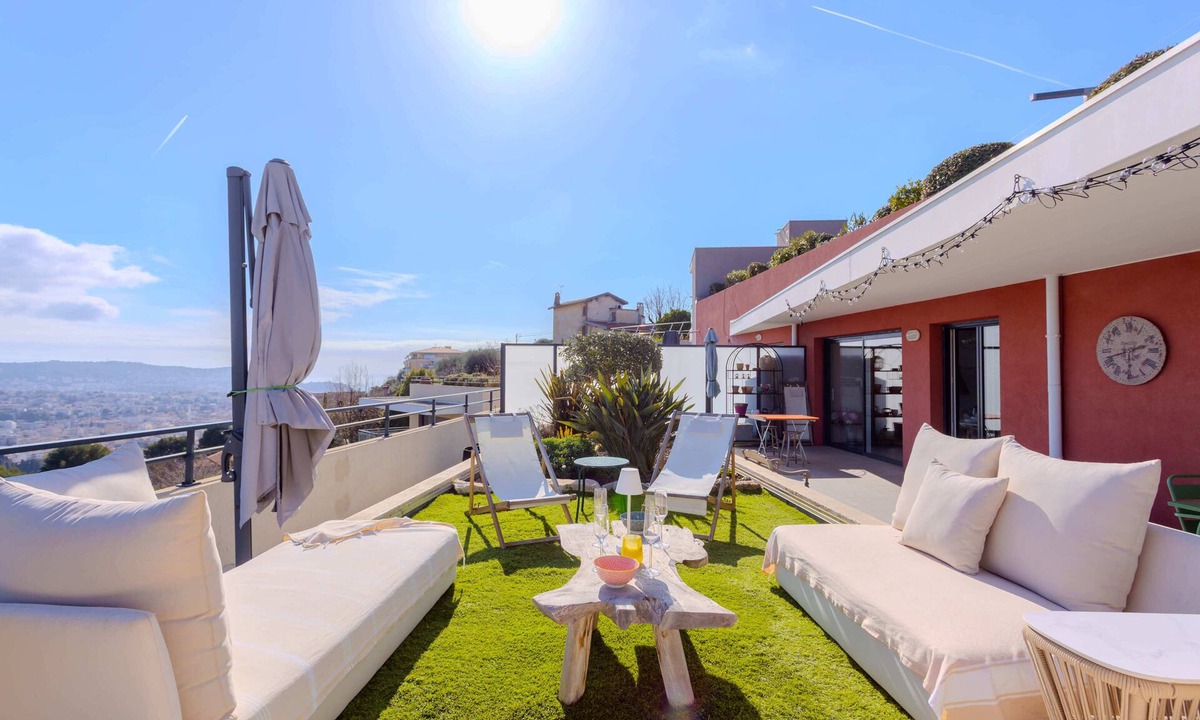 Saint-Sylvestre Apartment | NICE 130m2 Terrace with PANORAMIC VIEW, Swimming Pool, Free Parking, A/C, WIFI