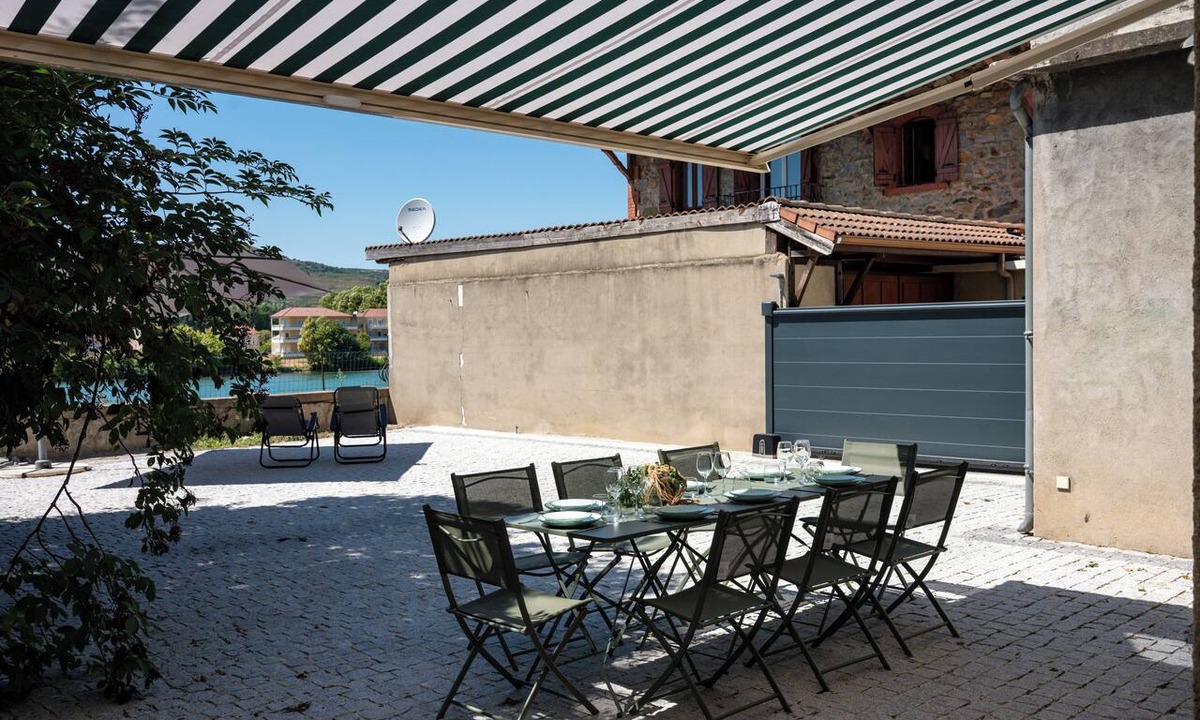 Saint-Vallier Apartment | Spacious vacation rental for 8 people with a spa, a courtyard, and breathtaking views of the Rhône River and the mountains.