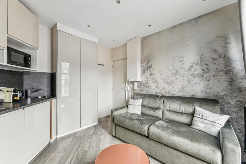 Ternes Apartment | Studio Mac Mahon - Champs Elysees by B'Your Home