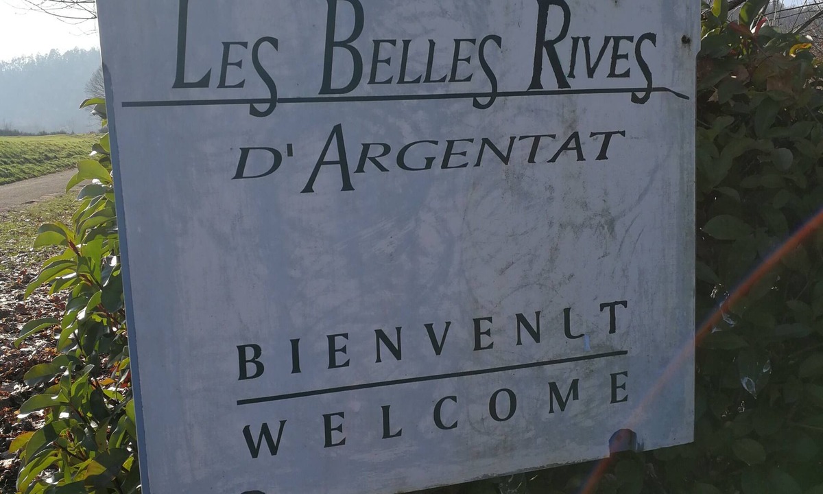 Argentat Apartment | Studio near the Dordogne river, close to all amenities. Pastoral setting,