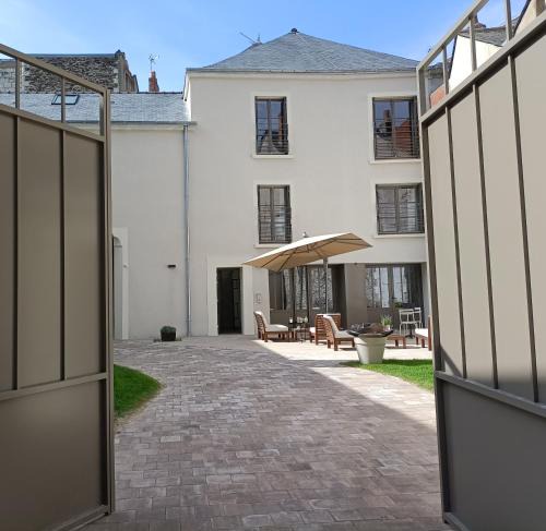Saint-Serge Bed & Breakfast | Villa Buffon