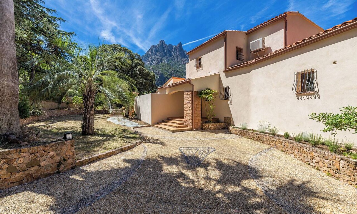 Ota Villa | Villa Excelsior - An exceptional interlude between sea and mountains