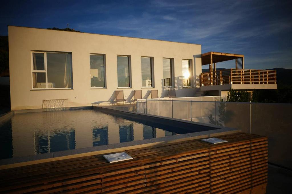 Oletta Villa | Villa Phi
