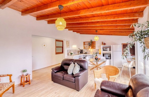 El Guincho House | Cozy House w BBQ Teide Views Near City Center