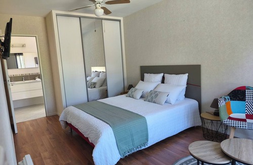 Cognac Bed & Breakfast | 5 minutes from downtown COGNAC: Charming private room—Heated pool