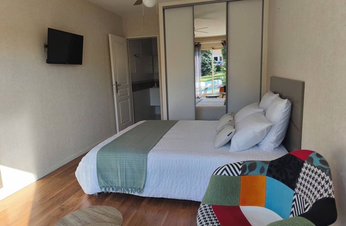 Cognac Bed & Breakfast | 5 minutes from downtown COGNAC: Charming private room—Heated pool