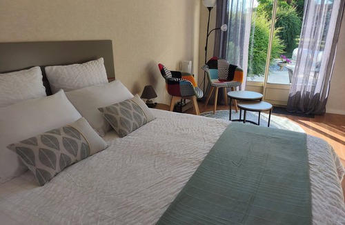 Cognac Bed & Breakfast | 5 minutes from downtown COGNAC: Charming private room—Heated pool
