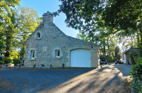 Plusquellec House | A unique countryside escape in a charming, distinctive home