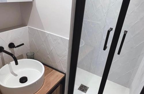 Quartier des Grandes-Carrieres Apartment | Architect Studio