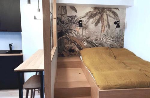 Quartier des Grandes-Carrieres Apartment | Architect Studio