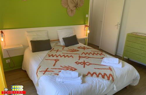 Aubeterre-sur-Dronne Apartment | Barque Fleurie Maison Retro avec Jardin et Parking au coeur d'Aubeterre-sur-Dronne