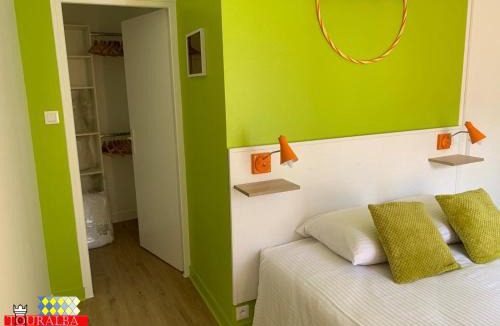 Aubeterre-sur-Dronne Apartment | Barque Fleurie Maison Retro avec Jardin et Parking au coeur d'Aubeterre-sur-Dronne