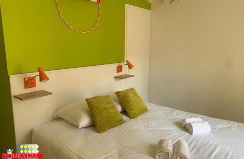 Aubeterre-sur-Dronne Apartment | Barque Fleurie Maison Retro avec Jardin et Parking au coeur d'Aubeterre-sur-Dronne