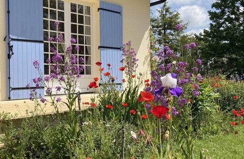 Villetoureix House | Beautiful Perigourdine style house. Sleeps 12. Private pool. 2 acre garden.