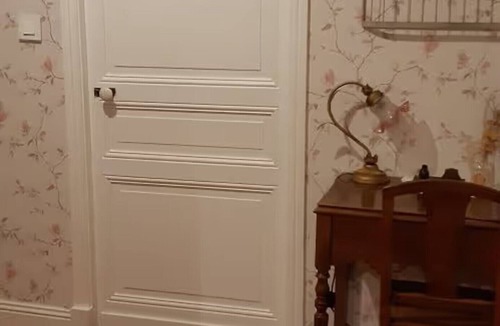Hautefort Bed & Breakfast | Bed and Breakfast 'Chambre Aux Oiseaux' with Shared Garden
