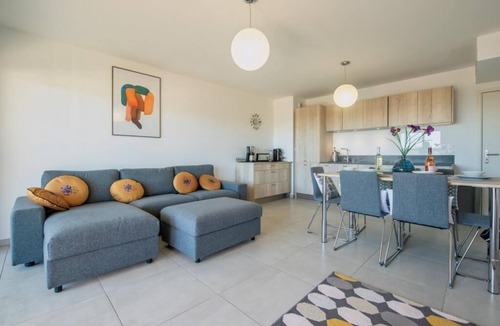 Saint Antoine Apartment | Blue Pearl A008 by Avecoeur