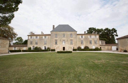 Saint-Gervais House | Castle life in the middle of the vineyards compostelle room