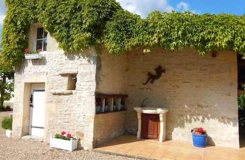 Migron House | Cerisier - sleeps 5 - Pool, Summer House, Games Barn playhouse - classified 4*