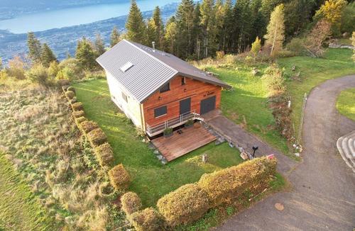 Les Deserts Ski Chalet | Chalet with unique view