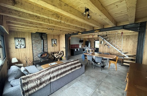 Les Deserts Ski Chalet | Chalet with unique view