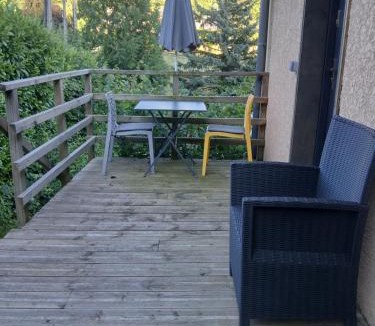 Curienne Apartment | Chambre avec cuisine, entrée et terrasse privée !