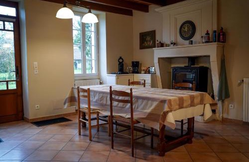 Rouffignac House | chambre spacieuse dans maison bourgeoise