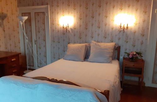 Rouffignac House | chambre spacieuse dans maison bourgeoise
