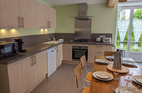 Salles-de-Barbezieux Cottage | "Charentaise rénovée avec piscine, sauna et équipements bébé, proche de Barbezieux"