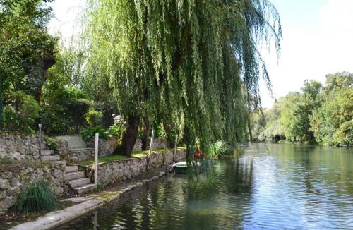 Saint-Genis-d'Hiersac House | Charmant gîte au bord de la rivière avec jardin et wifi - FR-1-653-162