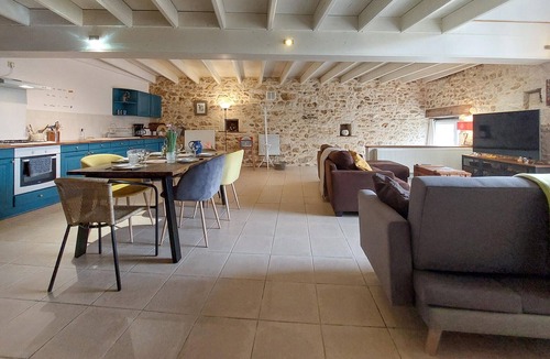 Saint-Gourson House | Charmante maison à la campagne